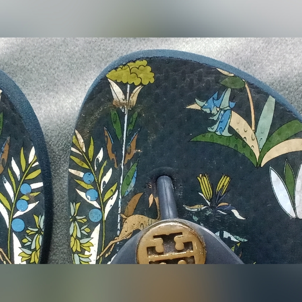 Tory Burch Navy Floral Flip Flops - Picture 4 of 8